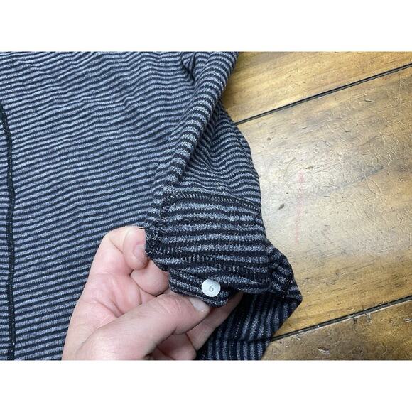 Lululemon Run Turn Around Shirt Womens 6 Gray Black Striped Long Sleeve - Picture 6 of 9